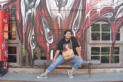 ณ จุดนี้ เปลี่ยนชุดแล้ว ก็โพสถ่ายมุมหน้าห้องน้ำกันเลย