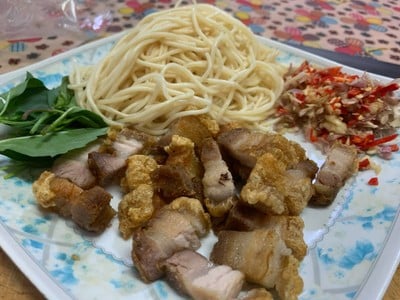 วิธีทำ สปาเก็ตตี้หมูกรอบ