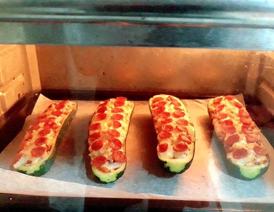 วิธีทำ พิซซ่าซูกินี่/พิซซ่าซูกินี่โบ้ท /ซูกินี่พิซซ่า pizza zucchini boats