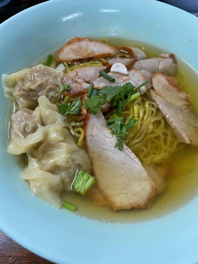 บะหมี่เกี๊ยว หมูแดง น้ำ