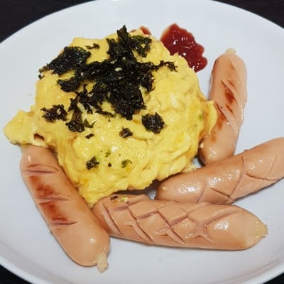 วิธีทำ ข้าวไข่ข้น ไส้กรอก🍳
creamy omelette & Hot Dog