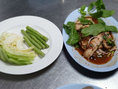 ลาบคอหมูย่าง