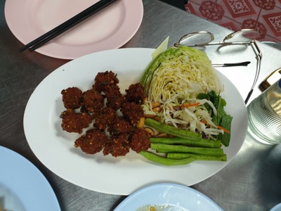 ลาบหมูทอด