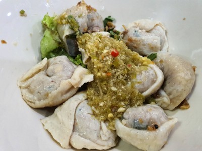 เกี๊ยวปลาลวกจิ้ม