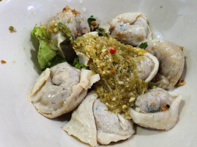เกี๊ยวปลาลวกจิ้ม