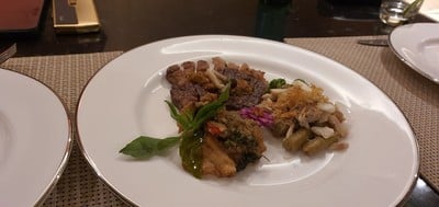 เนื้อวากิวโคราช หมักข้าวคั่วย่าง+ ปลาเก๋าผัดฉ่า+ เนื้อปูกับสายบัวผัดน้ำมันหอย