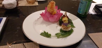 ข้าวตังหน้าตั้งไก่เบญจา+ กุ้งโสร่ง+ ปลากระพงแดดเดียวพันด้วยมะม่วง