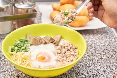 25 บาท / ใส่ไข่ 30 บาท