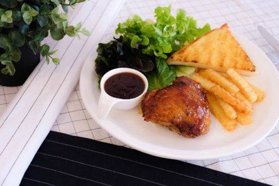 Friendzone Steak Cafe เฟรนด์โซน สเต็ก คาเฟ่ Friendzone Steak Cafe เฟรนด์โซน สเต็ก คาเฟ่