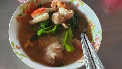 ราดหน้าทะเลใส่ไข่