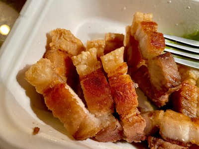 หมูกรอบ