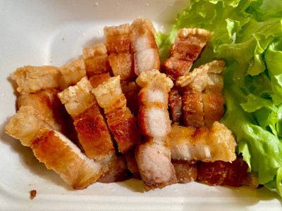 หมูกรอบ