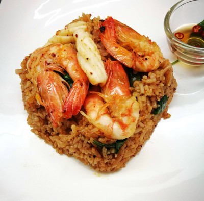 ข้าวผัดคลุกน้ำพริกเผา ชีฟู้ด