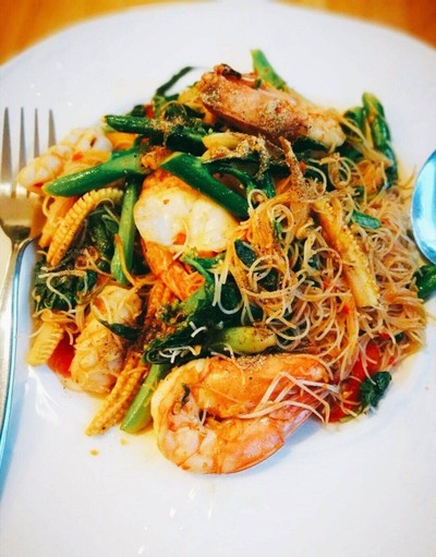 ผัดเส้้นหมี่ขาวกระเพรา ชีฟู้ด