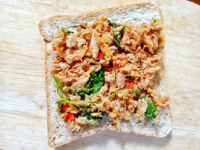 วิธีทำ กะเพราทูน่าแซนวิช 🌶️ วิธีทำ กะเพราทูน่าแซนวิช 🌶️