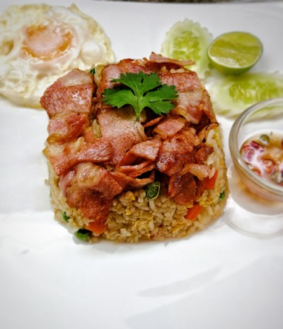 ข้าวผัดเบค่อน
