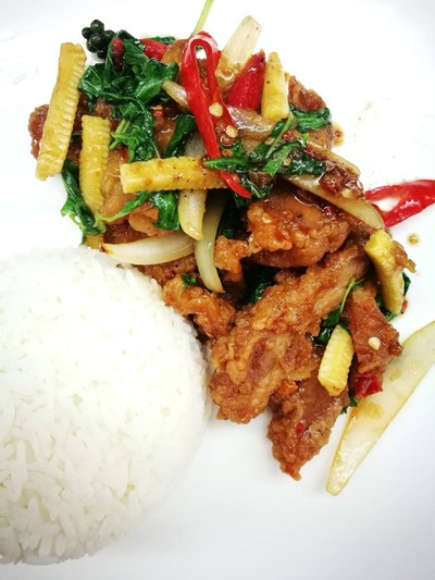 ข้าว-กระเพราไก่กรอบ