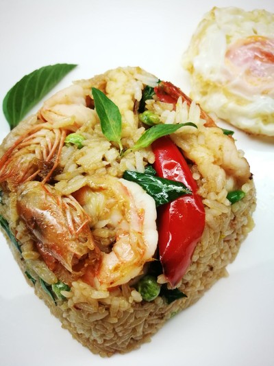 ข้าวผัดคลุกเขียวหวานทะเล