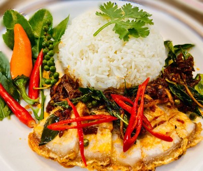 ข้าวกะเพราหมูกรอบ+ไข่ดาว