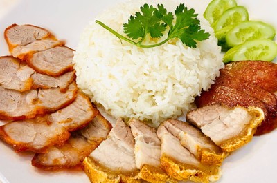 ข้าวหมูกรอบ หมูแดง กุนเชียง