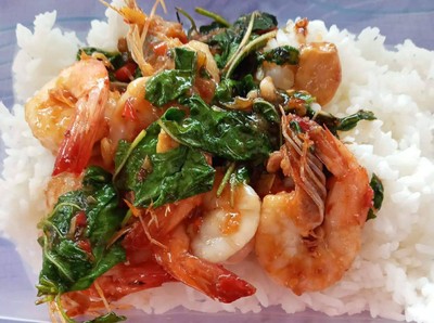 ข้าวผัดกระเพรากุ้ง