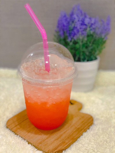 สตอเบอร์รี่โซดา