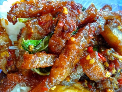 ข้าวผัดกระเพราหมูกรอบ