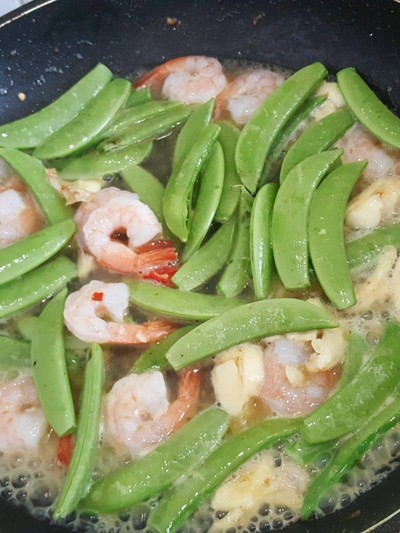 วิธีทำ ถั่วลันเตาหวานผัดกุ้ง วิธีทำ ถั่วลันเตาหวานผัดกุ้ง