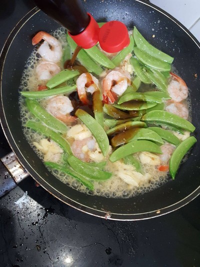 วิธีทำ ถั่วลันเตาหวานผัดกุ้ง วิธีทำ ถั่วลันเตาหวานผัดกุ้ง