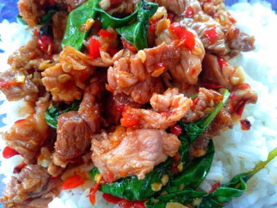 ข้าวผัดกระเพราเนื้อ