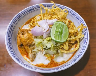 ข้าวซอย ไก่ (สูตรลุงเหนือ ฉบับ โบราณ) 