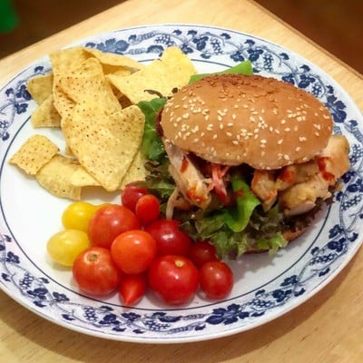 WFH Kitchen: เบอร์เกอร์ไก่ย่าง จัดไปอย่าให้เสีย!!!