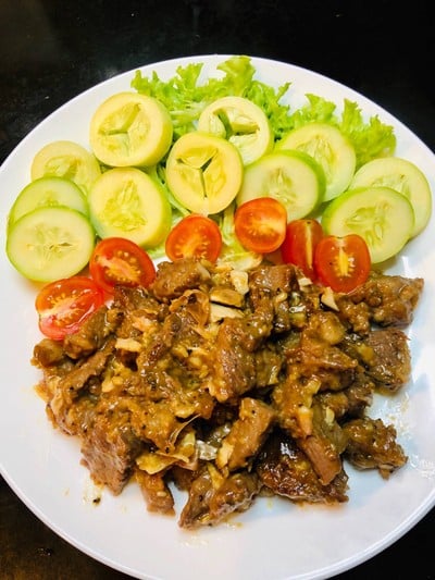 เนื้อทอดกระเทียม
