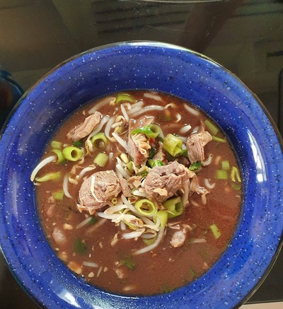 ก๋วยเตี๋ยวน้ำตกหมูตุ๋น