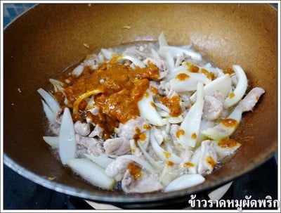 วิธีทำ ข้าวราดผัดพริกหมู