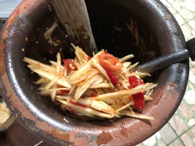 วิธีทำ ส้มตำ ปรุงง่ายแค่มี ปลาร้าไมค์