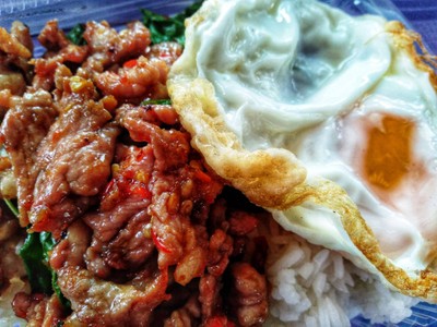 ข้าวผัดกระเพราหมู+ไข่
