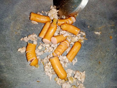 วิธีทำ กะเพราไส้กรอก 🌶️