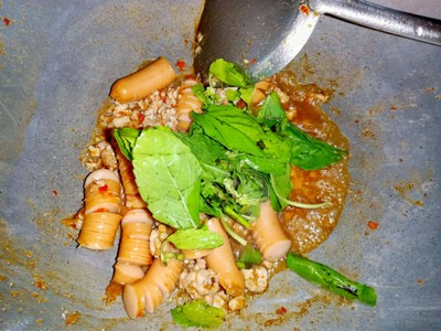 วิธีทำ กะเพราไส้กรอก 🌶️