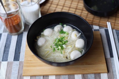 ก๋วยเตี๋ยวลูกชิ้นน้ำใส