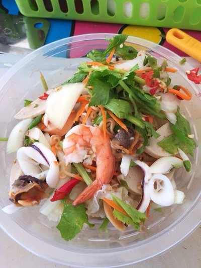 ยำรวมมิตร แถม น้ำทิพย์ 1 ขวด 550 ML 🍜📌