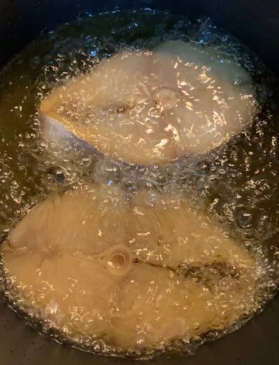 วิธีทำ ยำมะม่วง ปลาอินทรีย์แดดเดียวทอด 