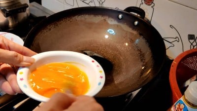 วิธีทำ ข้าวผัดไข่ทองคำ สูตรจักรพรรดิ์ + ข้าวผัดไก่สีเงิน