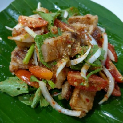 ยำสามชั้นแซ่บ