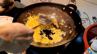 วิธีทำ ข้าวผัดไข่ทองคำ สูตรจักรพรรดิ์ + ข้าวผัดไก่สีเงิน