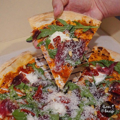 the britannica pizza