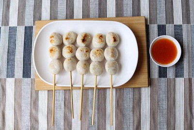 ลูกชิ้นหมูปิ้ง 1ไม้ (สั่งขั้นต่ำ2ไม้ขึ้นไปครับ) แยกน้ำจิ้มกรุณาระบุ