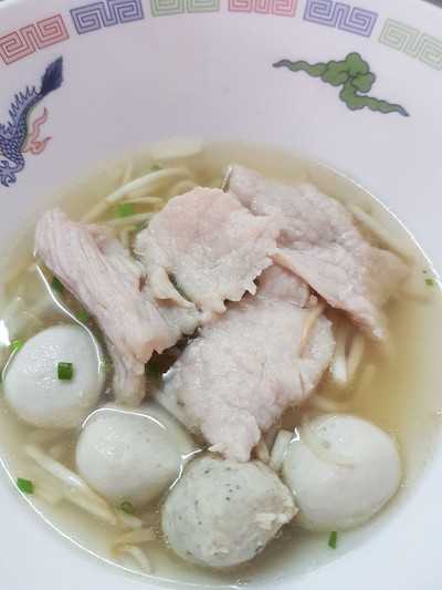 ก๋วยเตี๋ยวลูกชิ้นหมู+หมูสดน้ำใส