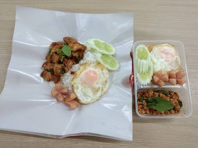 กระเพราหมูกรอบ 70 บาท