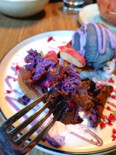 UBE Waffle $AUD19 (430 บาท)
